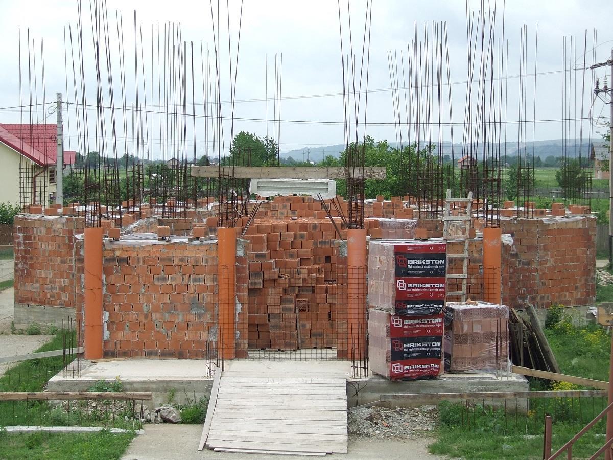 Biserica în construcție