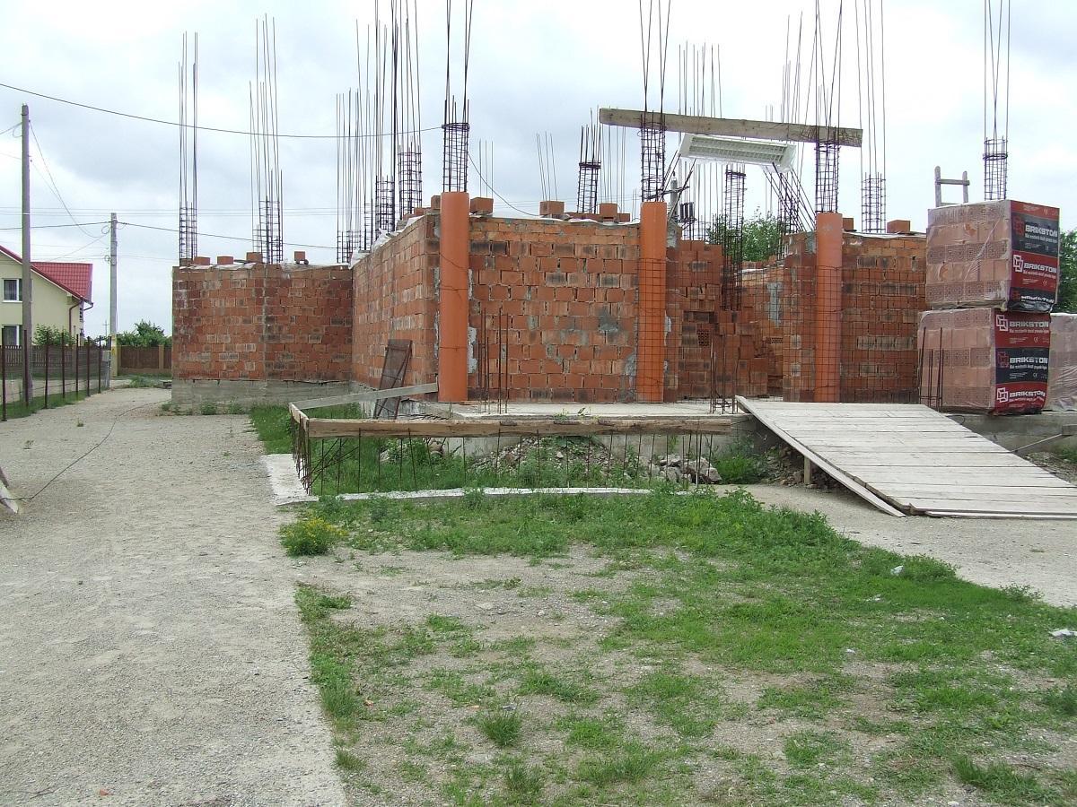 Biserica în construcție